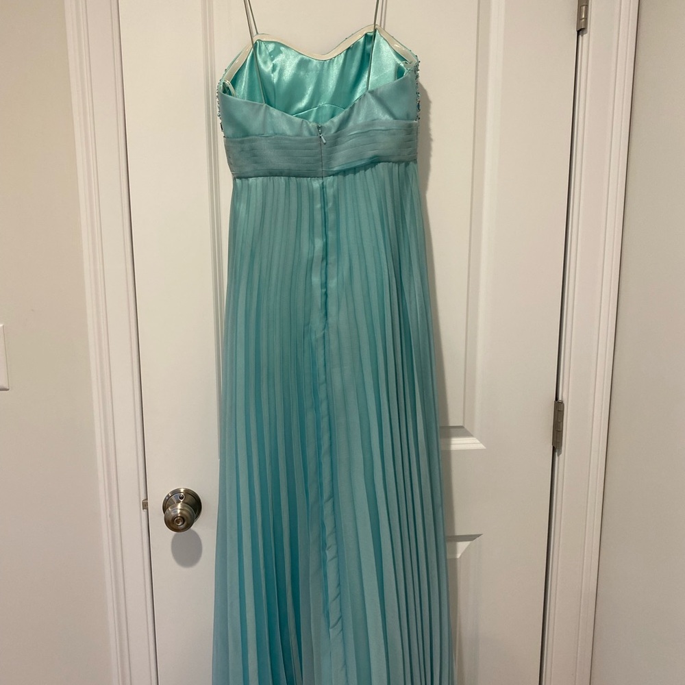 Prom dress - Picture 2 of 3